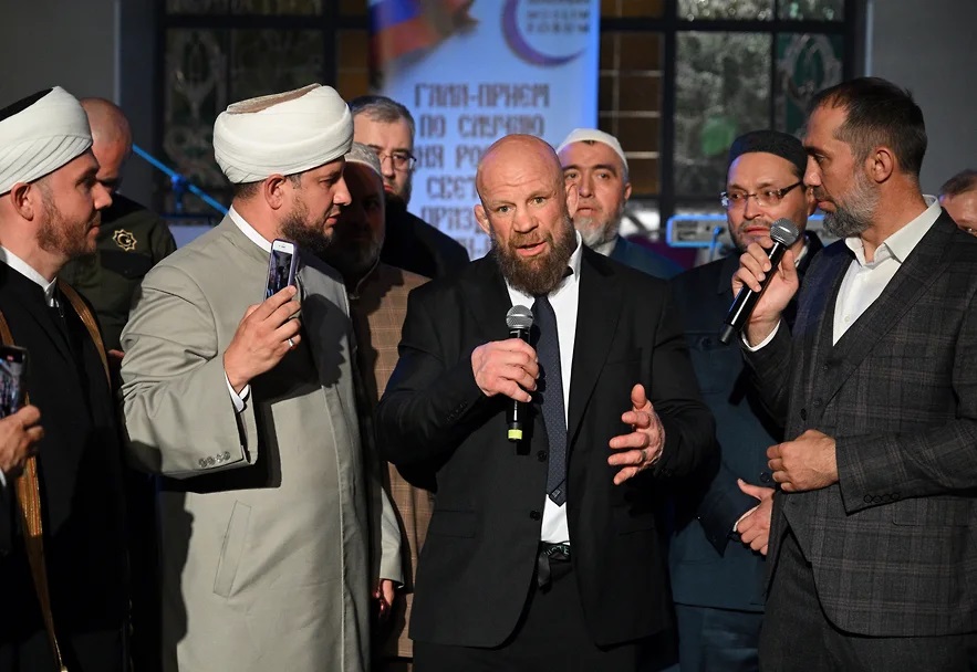 Боец ММА Джефф Монсон принял ислам в Москве
