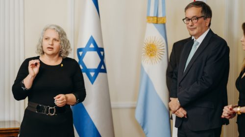 Память о жертвах теракта в Буэнос-Айресе объединила народы
