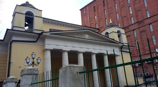 Двух полковников ФСБ осудили за взятки от католиков
