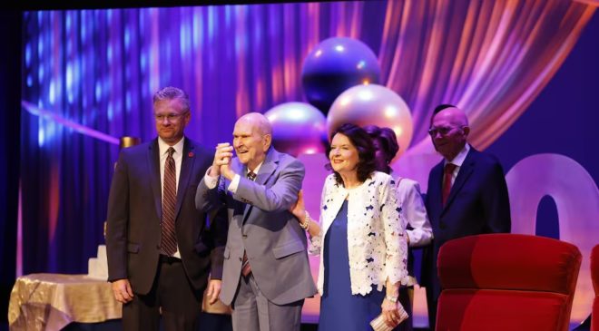 Президенту Церкви Иисуса Христа Святых последних дней 100 лет