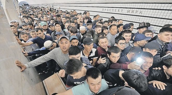 Метро не подходит для намаза из-за шума и суеты - эксперт
