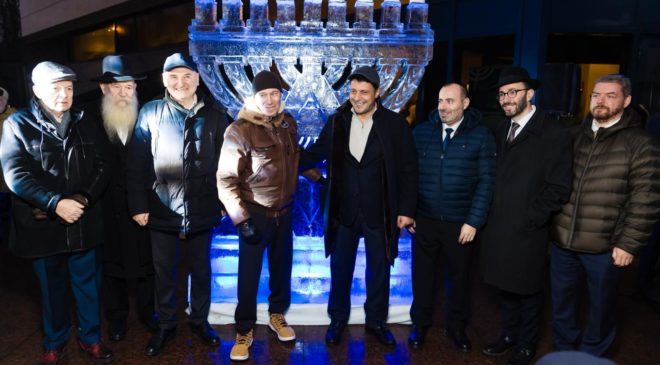 Рекорд света: РЕК зажег 2700 ханукальных свечей