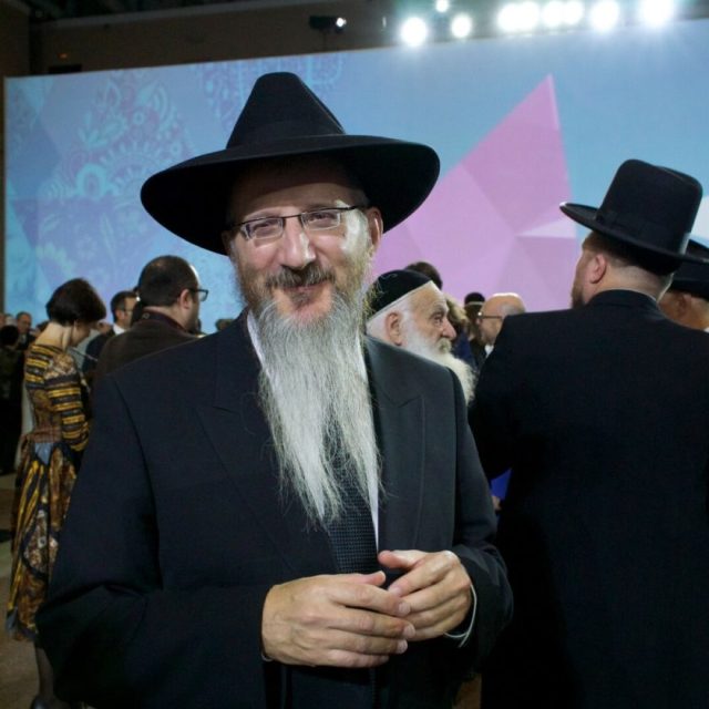 Лазар поздравляет с праздником Симхат Тора